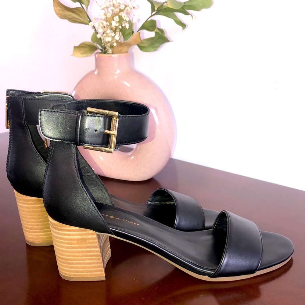 NWOT adorable black heels sandals
